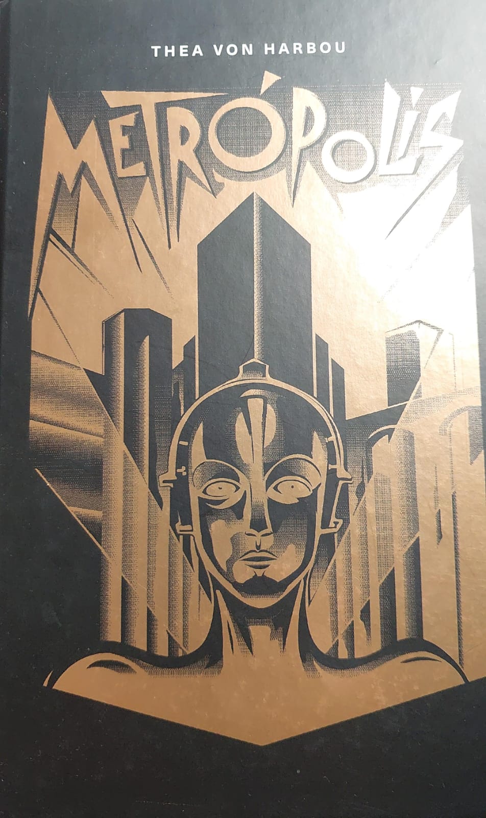 Metropolis, Básico aos Verdadeiros Amantes de Ficção Científica